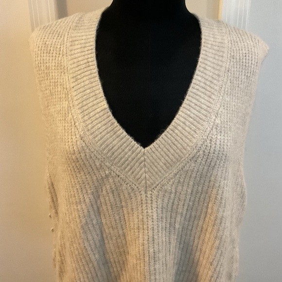 🖤 Vince Camuto Shaker Vest V- Neck Sweater High Low Hem Size L - Picture 3 of 8